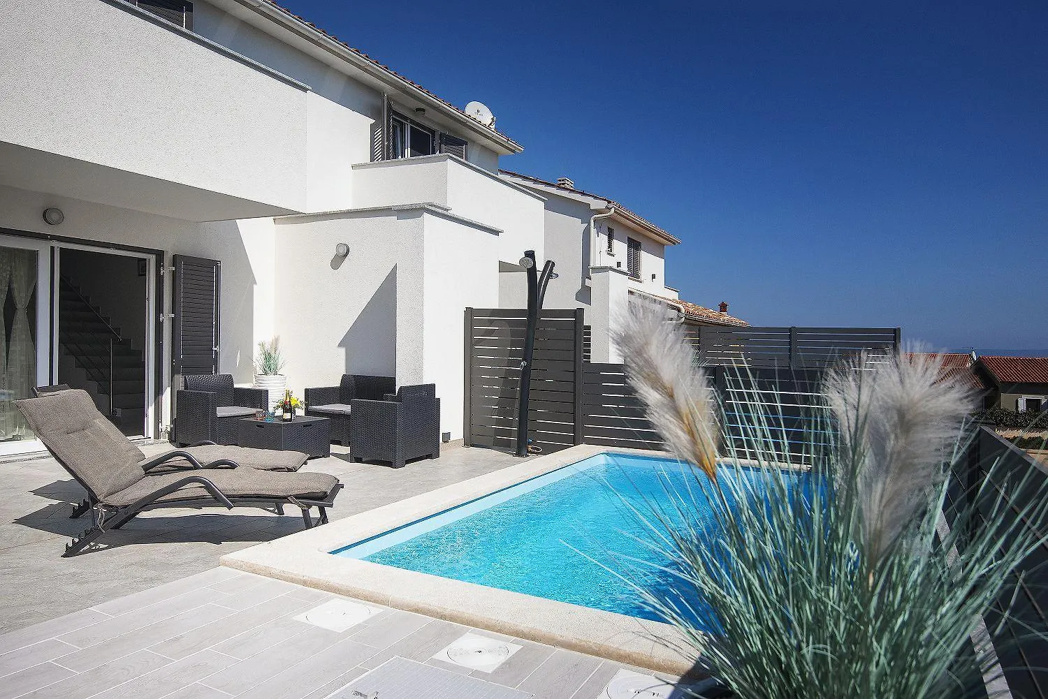 500 Meter Zum Strand Mit Privatpool, Meerblick, Wlan Liznjan